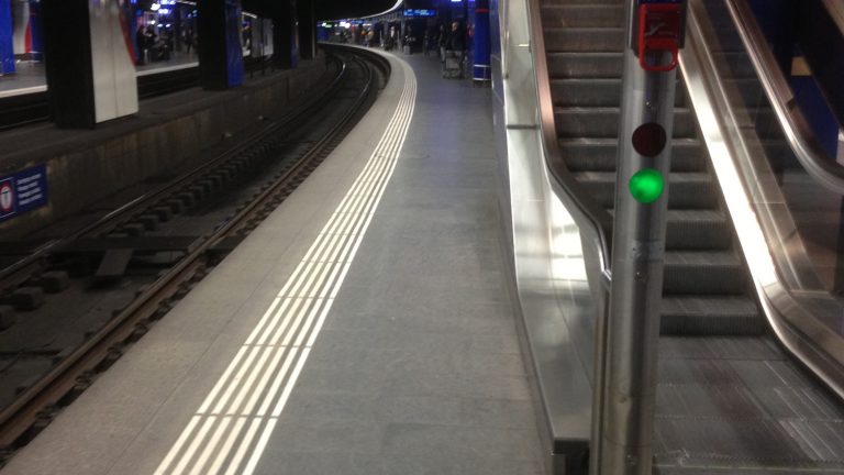 Stazione ferroviaria (FFS) aeroporto Zurigo-Kloten