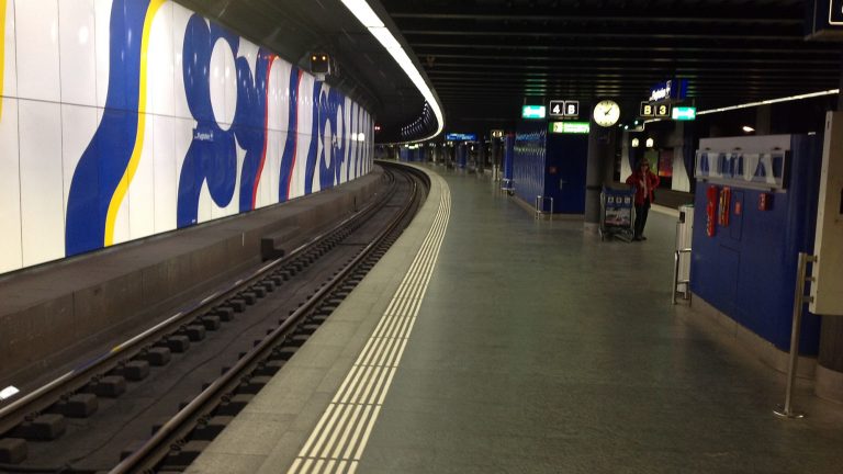 Stazione ferroviaria (FFS) aeroporto Zurigo-Kloten